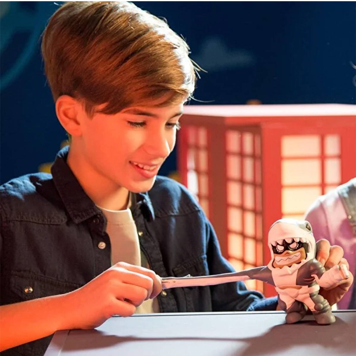 Süper Maskeli Strech Jaw Boy Figür