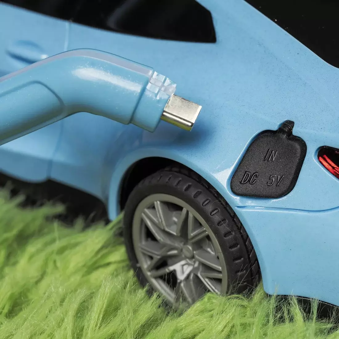 Uzaktan Kumandalı Elektrik Şarj İstasyonlu Spor Araba - 1:16 Ölçek Sesli ve Işıklı Otomatik Park Özellikli