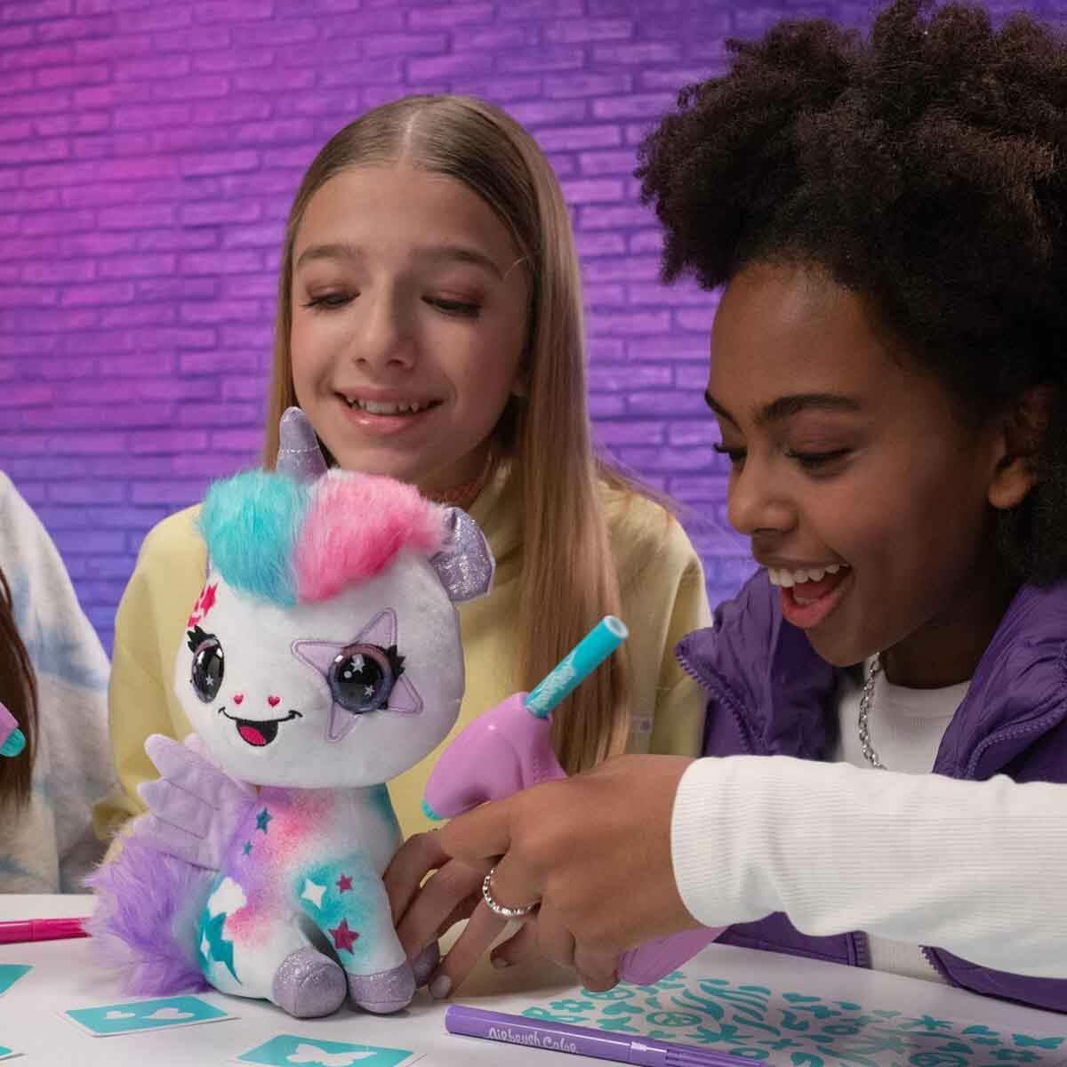 Airbrush Plush Karanlıkta Parlayan Sihirli Unicorn | Kendin Tasarla DIY Pelüş Seti | Yıkanabilir Ve Yeniden Boyanabilir Figür