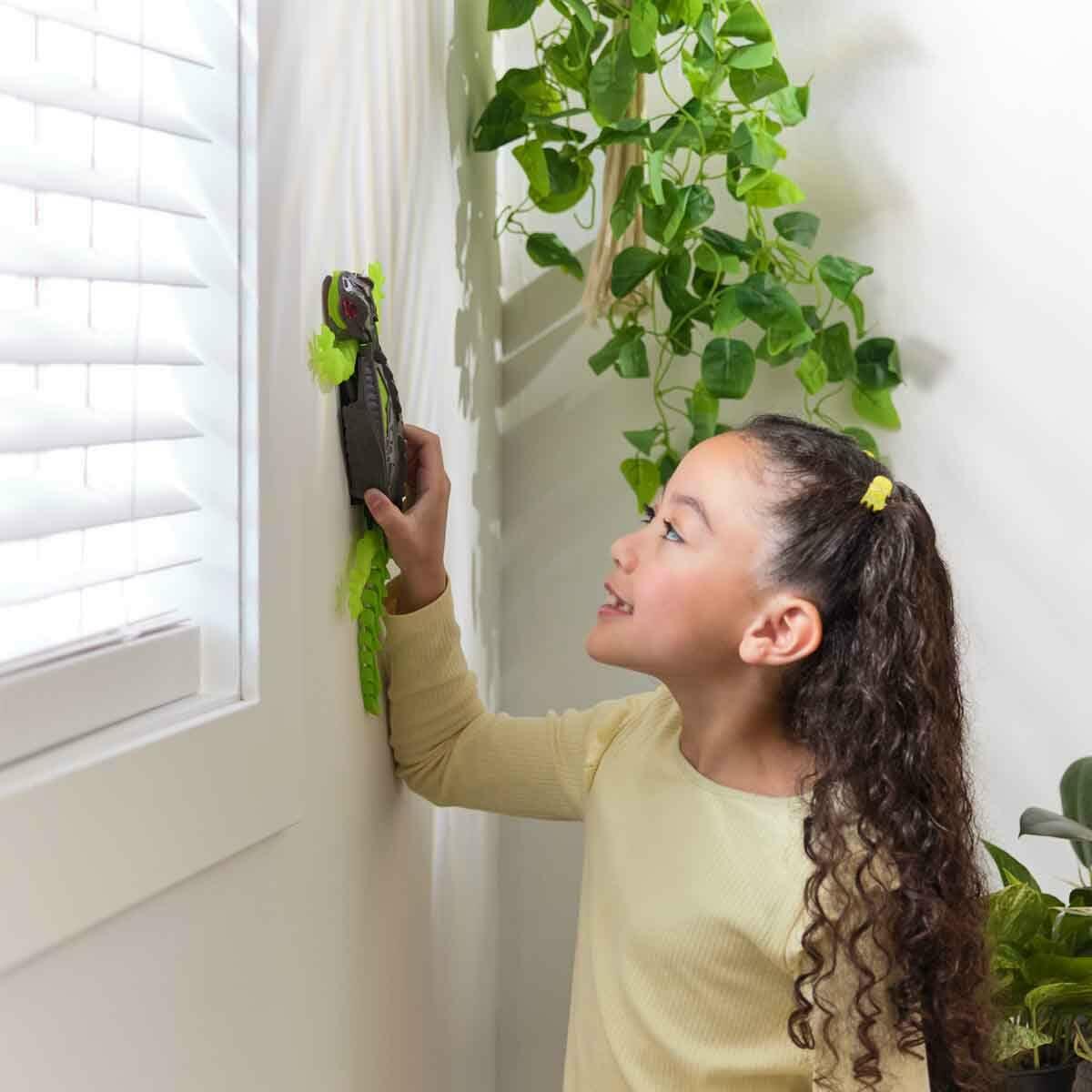 Hex Bots Işıklı Duvara Tırmanabilen Uzaktan Kumandalı Geko 35 cm | Gerçekçi Duvar Tırmanma Özelliği | Şaka ve Macera Seven Çocuklar İçin