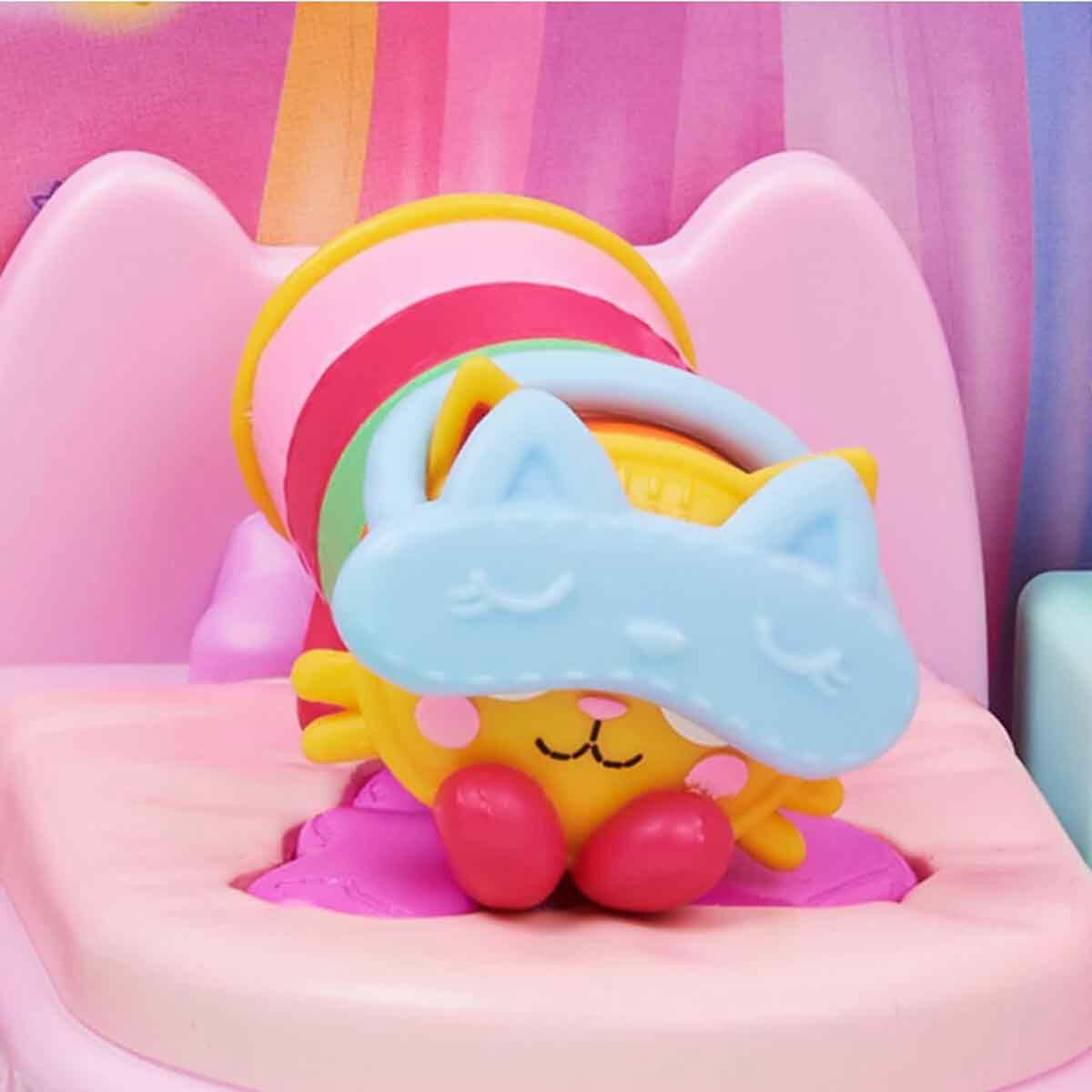 Gabby's Dollhouse Deluxe Oda Oyun Seti | Sürpriz Aksesuarlı ve Figürlü Tematik Odalar | İnteraktif QR Kodlu Orijinal Koleksiyon Serisi