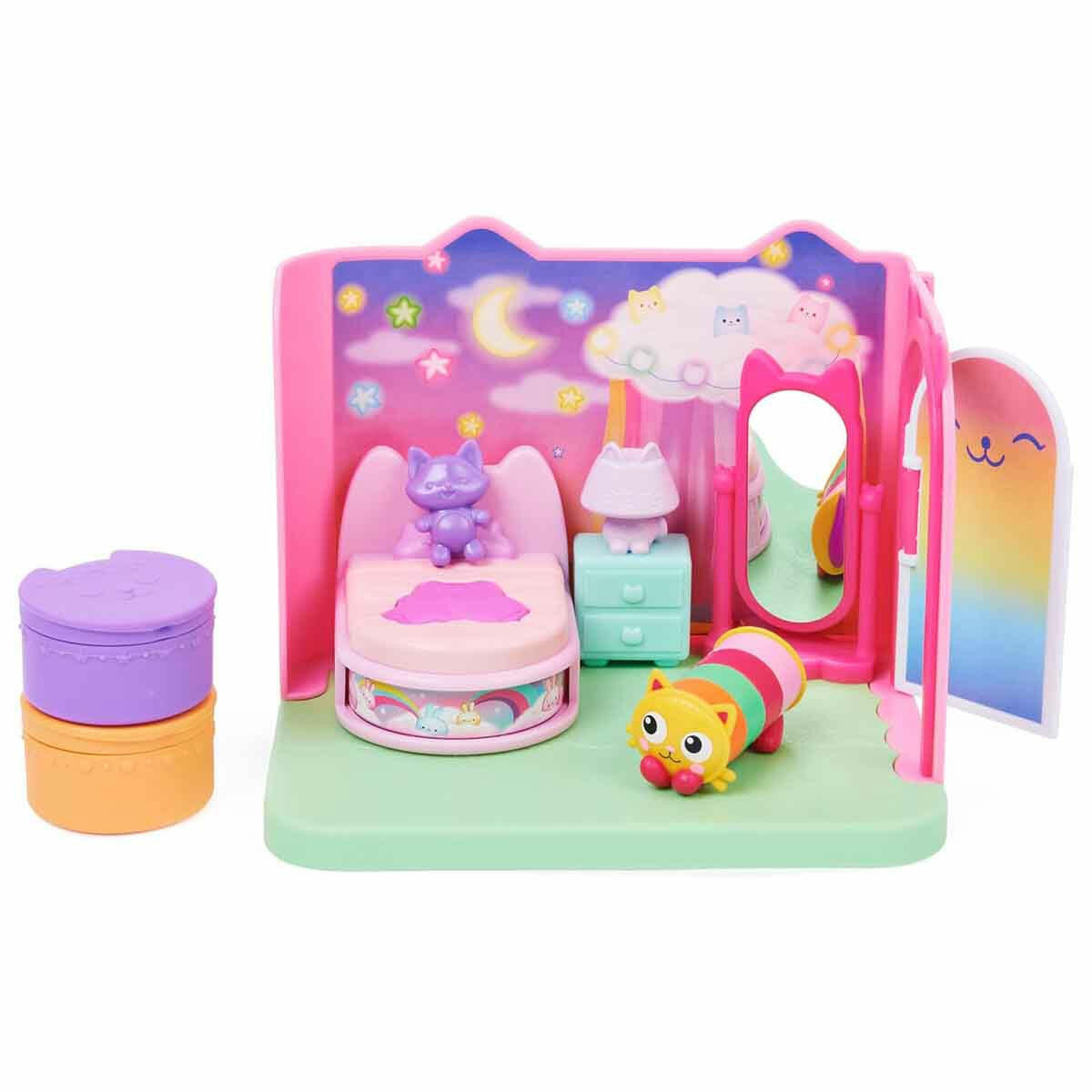 Gabby's Dollhouse Deluxe Oda Oyun Seti | Sürpriz Aksesuarlı ve Figürlü Tematik Odalar | İnteraktif QR Kodlu Orijinal Koleksiyon Serisi