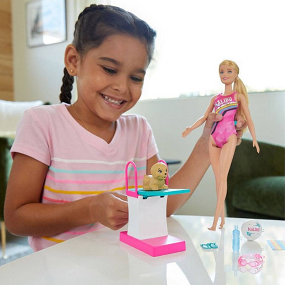 Barbie Seyahatte Yüzücü Bebek Oyun Seti