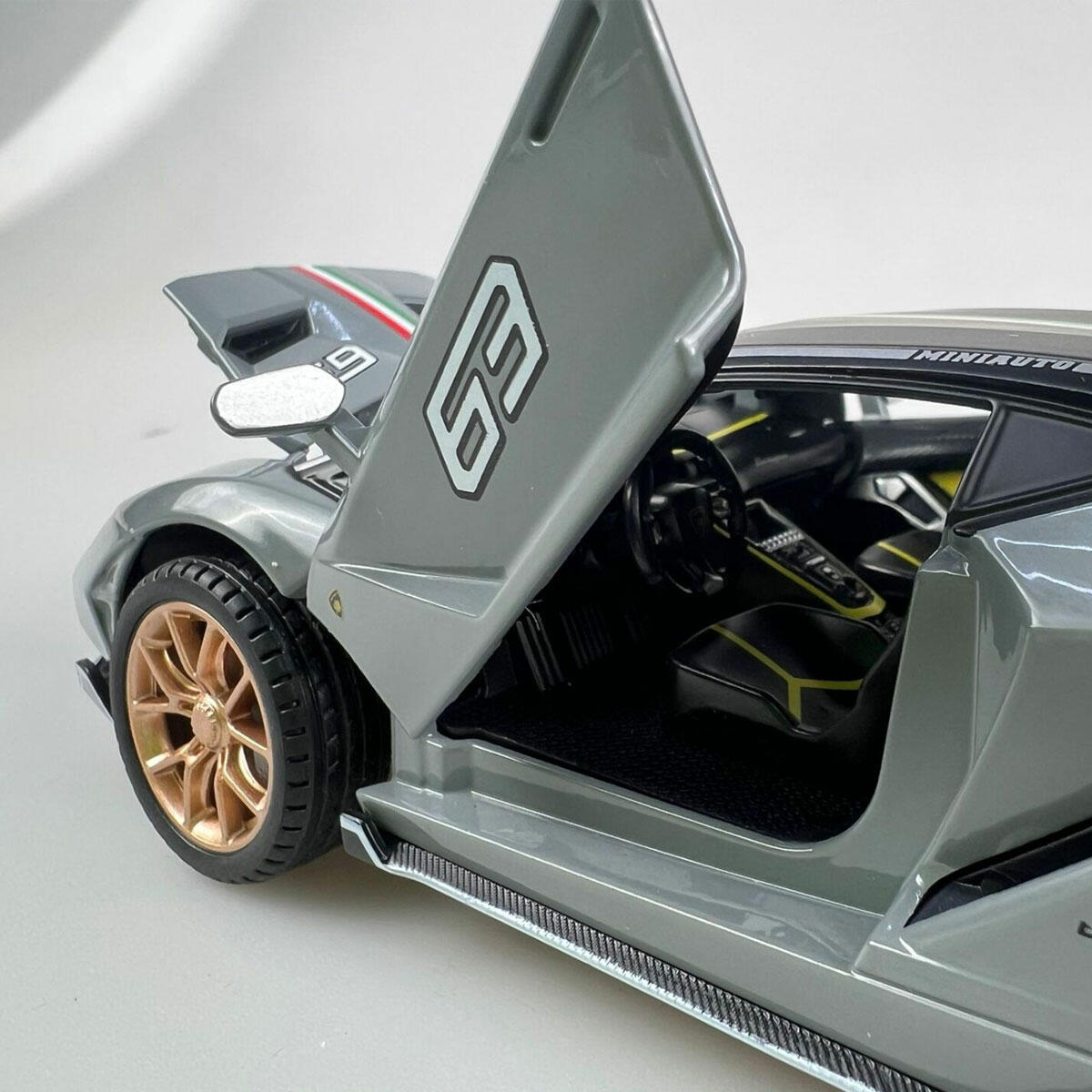 1:24 Lamborghini LP770-4 Centenario Işıklı ve Sesli Model Araba | 20 cm Çek Bırak Metal Koleksiyon Aracı | Detaylı Die-Cast Hiper Araç