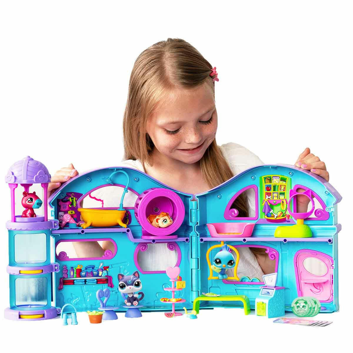 Littlest Pet Shop Minişler Delüks Oyun Seti | 4 Figür, 20 Aksesuar ve Sanal Kodlu Geniş Ev (58 cm)