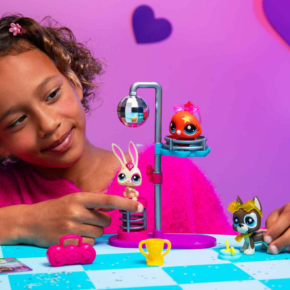Littlest Pet Shop Minişler Disko Oyun Seti | Sallanan Kafalı 3 Figür ve Sanal Kodlu Koleksiyon Seti