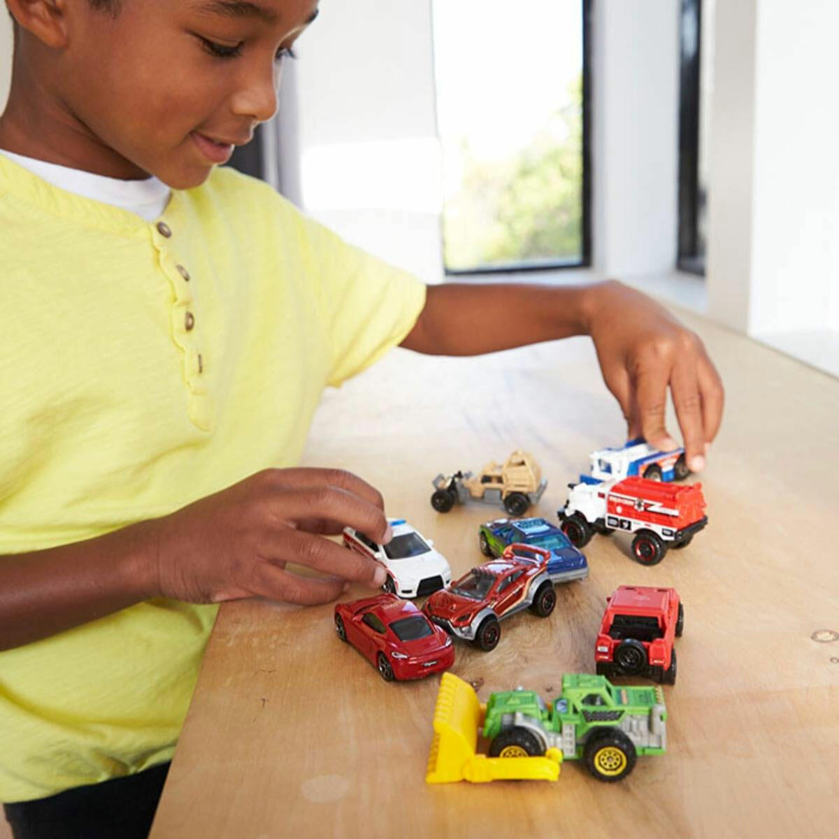 Matchbox Dokuzlu Araba Seti | 9 Adet Metal Model Araç | Koleksiyonluk Özel Hediye Paketi