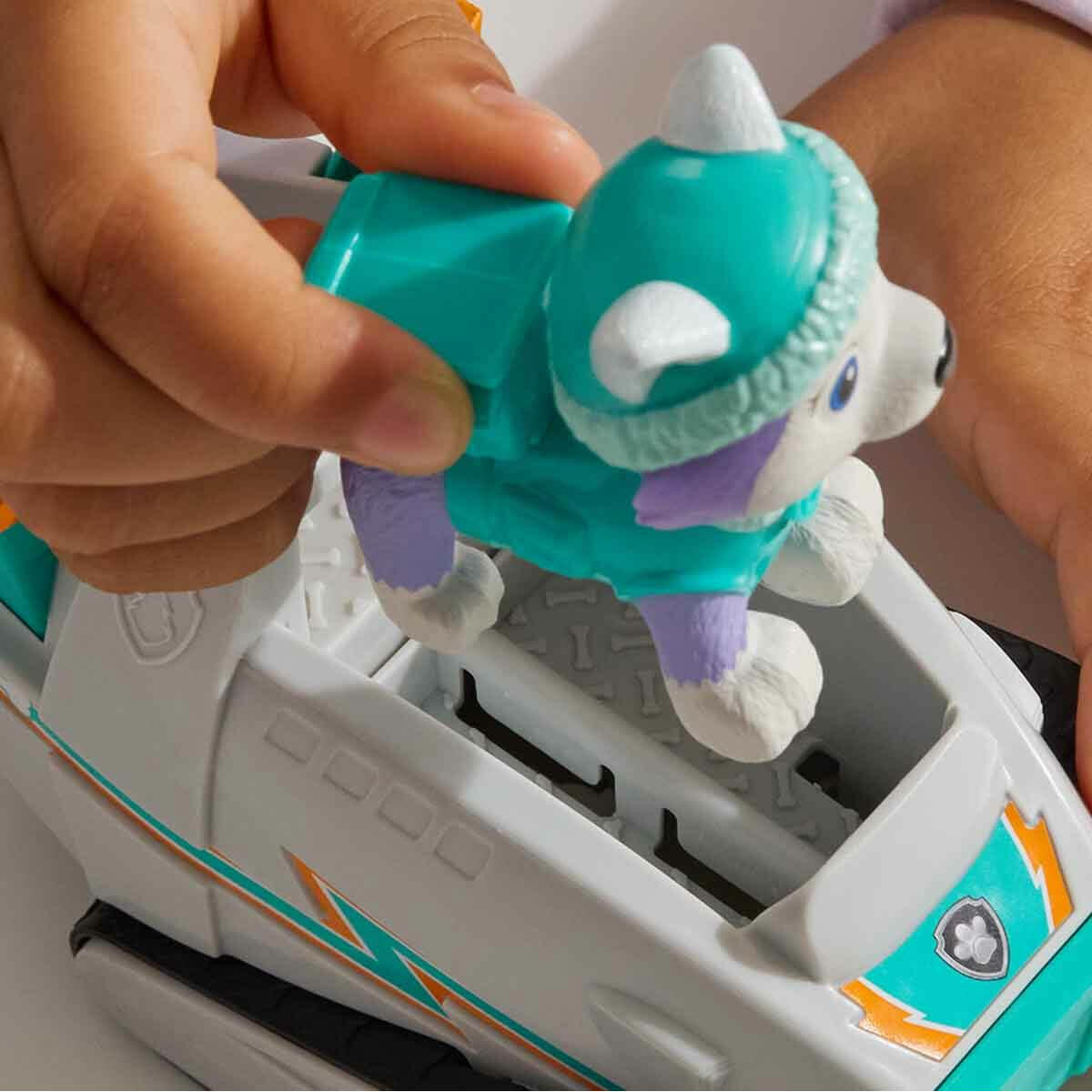 PAW Patrol Everest Figürü ve Kar Küreme Aracı Seti | 6,5 cm Everest Figürü ve 12 cm Hareketli Kar Küreme Aracı ile Kurtarma Görevi