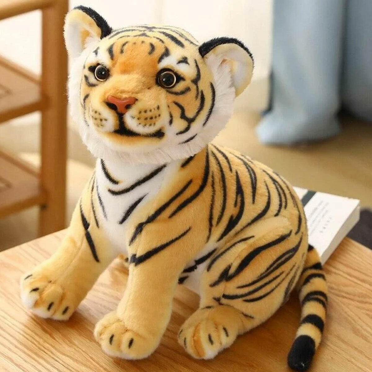 Peluş 43 cm Oturan Küçük Kahverengi Kaplan | Yumuşak Çizgili Peluş Oyuncak | Dekoratif Kurdeleli Vahşi Doğa Serisi