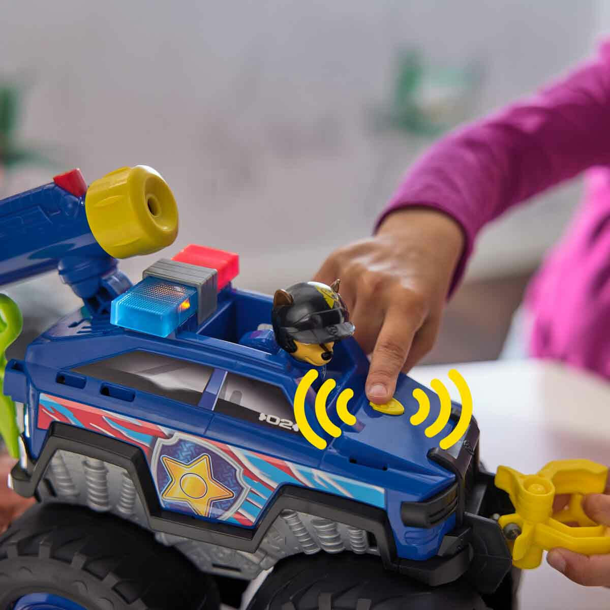 PAW Patrol Sesli ve Işıklı Rescue Wheels Chase Kurtarma Aracı | 26 cm Dev Arazi Aracı ve Figür Seti | Mermi Fırlatmalı ve Ses Efektli Orijinal Lisanslı Oyuncak
