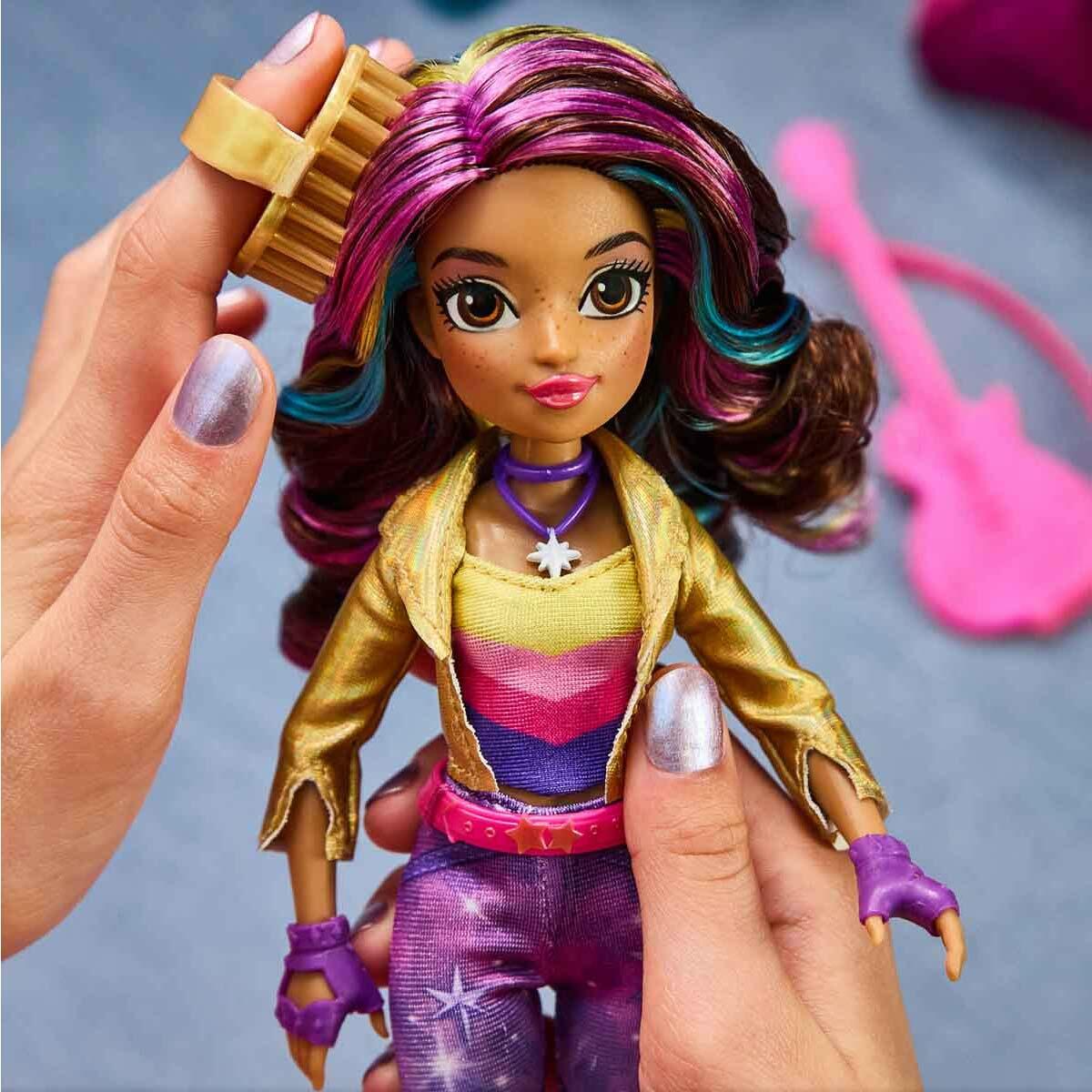 Unicorn Academy Moda Bebeği Sophia | 24 CM | Hareketli Eklemli Gitar Ve Taraklı Set