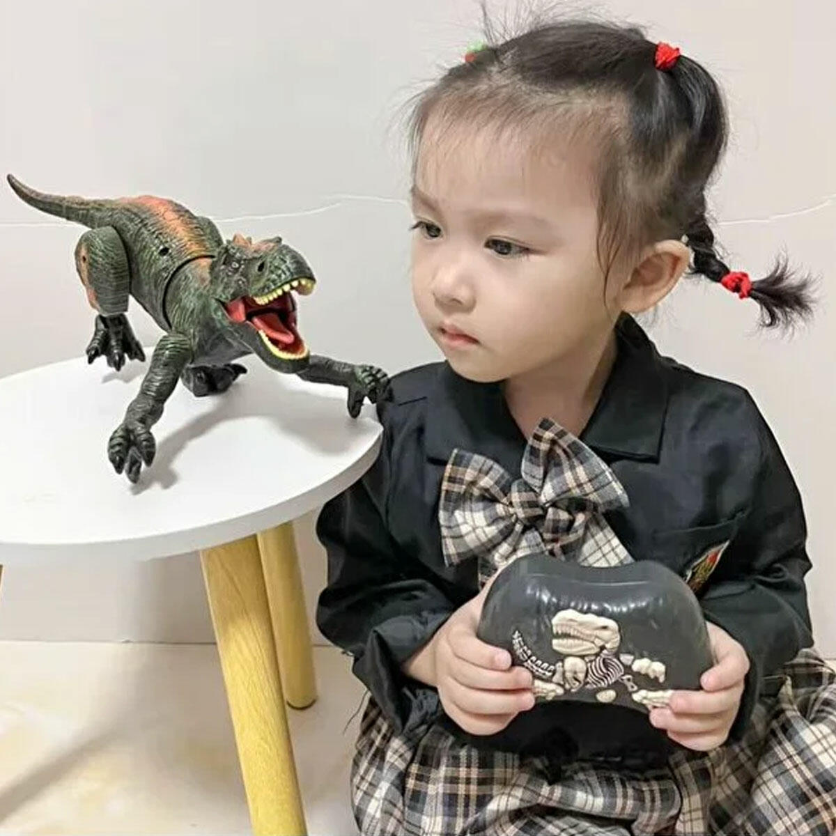 Uzaktan Kumandalı Büyük T-Rex Dinozor | Duman Çıkaran, Sesli ve Işıklı RC Jurassic Dev | 48 cm USB Şarjlı Aksiyon Figürü