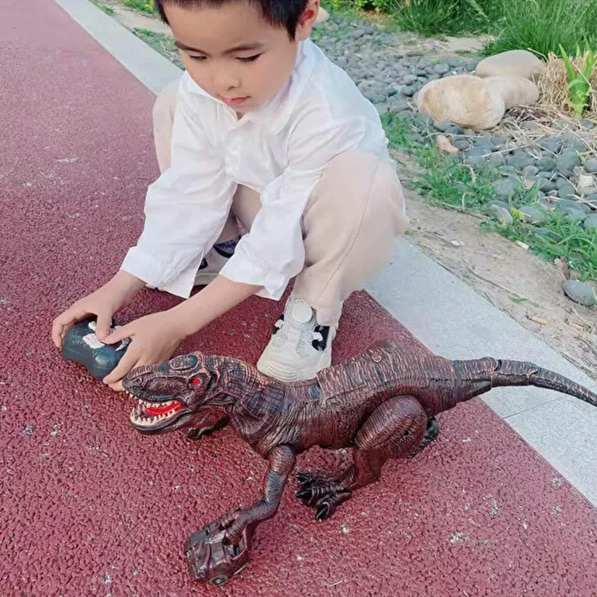 Uzaktan Kumandalı Büyük T-Rex Dinozor | Duman Çıkaran, Sesli ve Işıklı RC Jurassic Dev | 48 cm USB Şarjlı Aksiyon Figürü