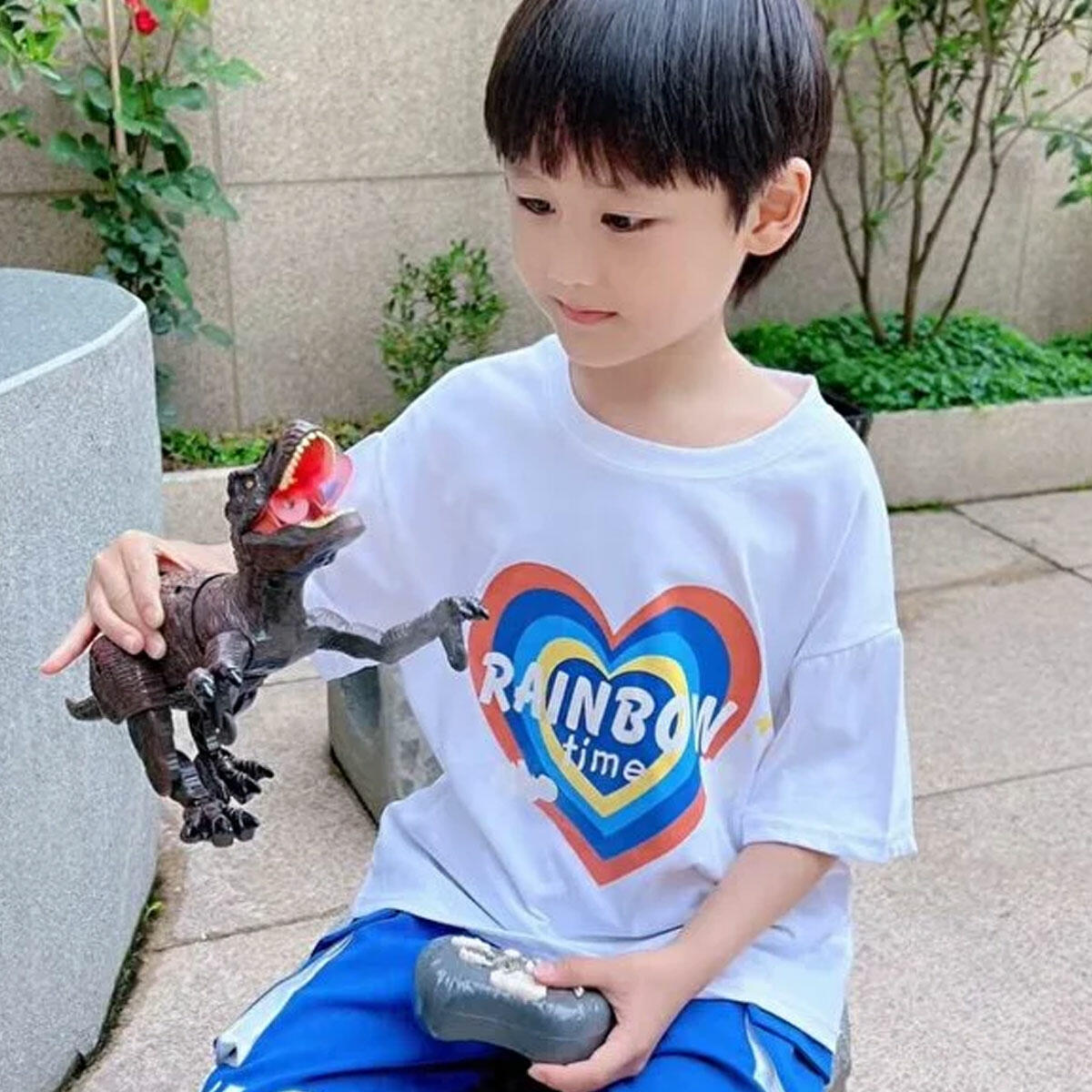 Uzaktan Kumandalı Büyük T-Rex Dinozor | Duman Çıkaran, Sesli ve Işıklı RC Jurassic Dev | 48 cm USB Şarjlı Aksiyon Figürü