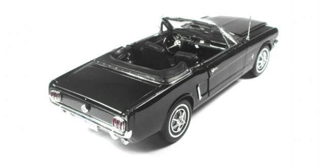 Welly 1:18 Ford Mustang Convertible Model Araba