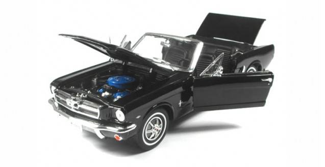 Welly 1:18 Ford Mustang Convertible Model Araba